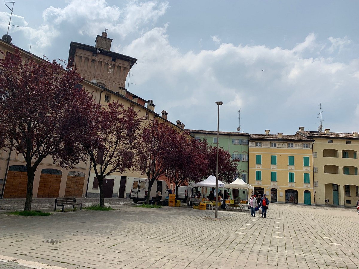 Piazza delle contradelle